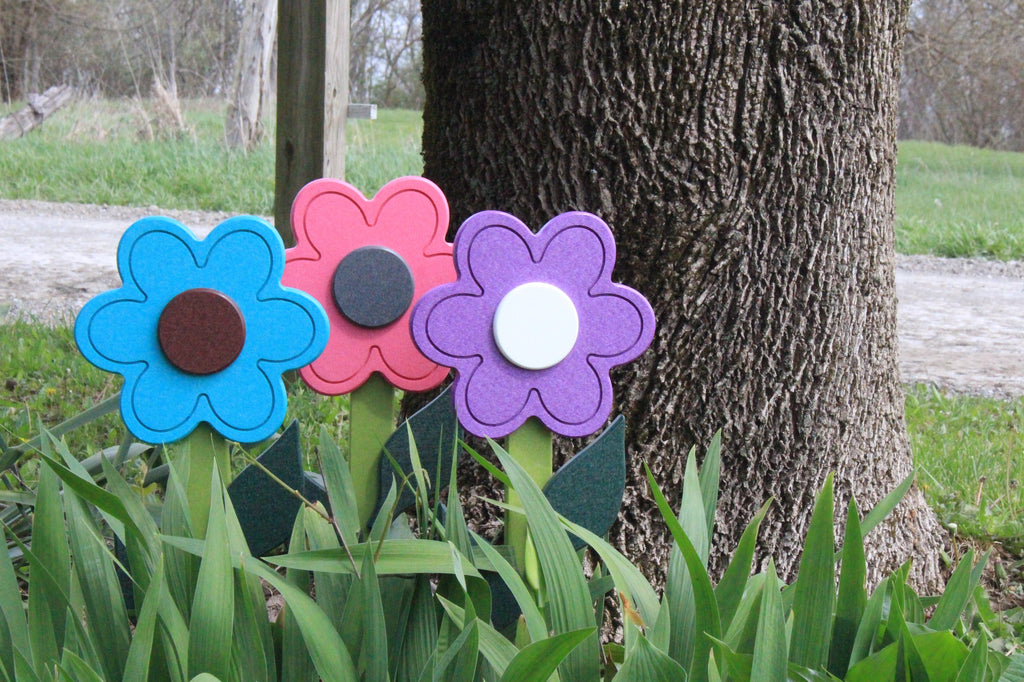 Decorative Flower Stake for Yard and Garden Décor, Amish-Made with Poly Lumber, Daisy