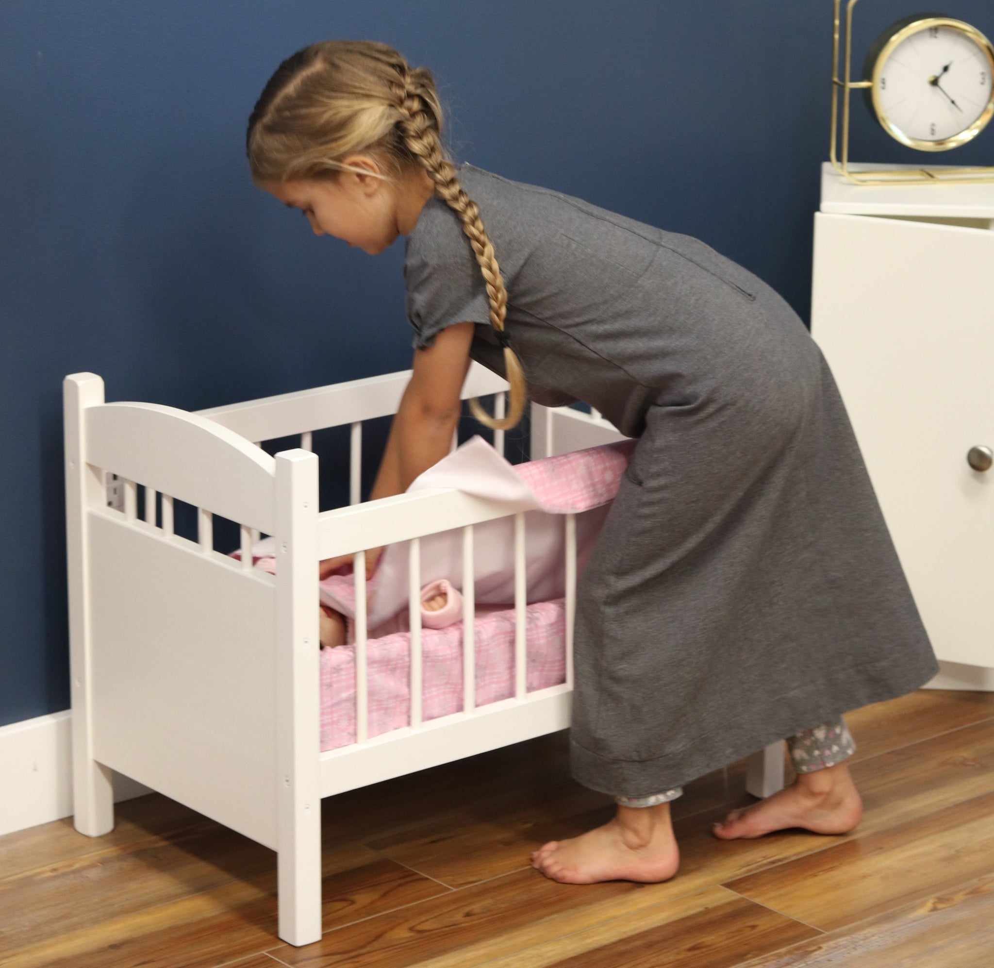 Baby crib for dolls deals